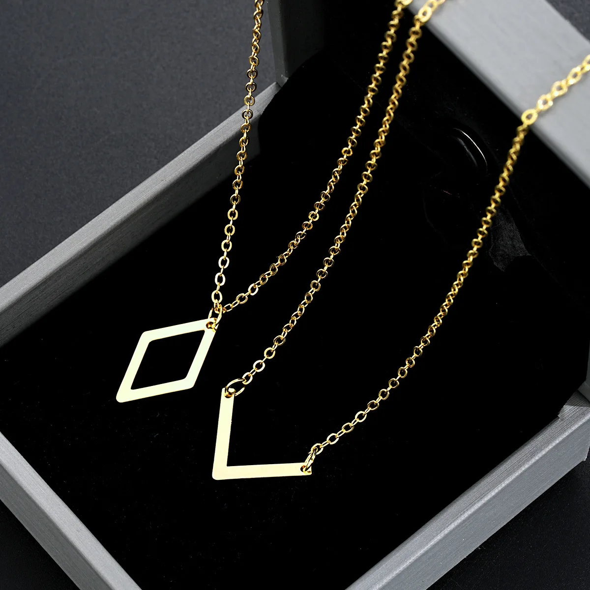 New Unique Originality Geometry V Word Rhomboid Pendant Necklace for Women Two-Piece Set Collarbone Chain Paty Jewerly Gifts