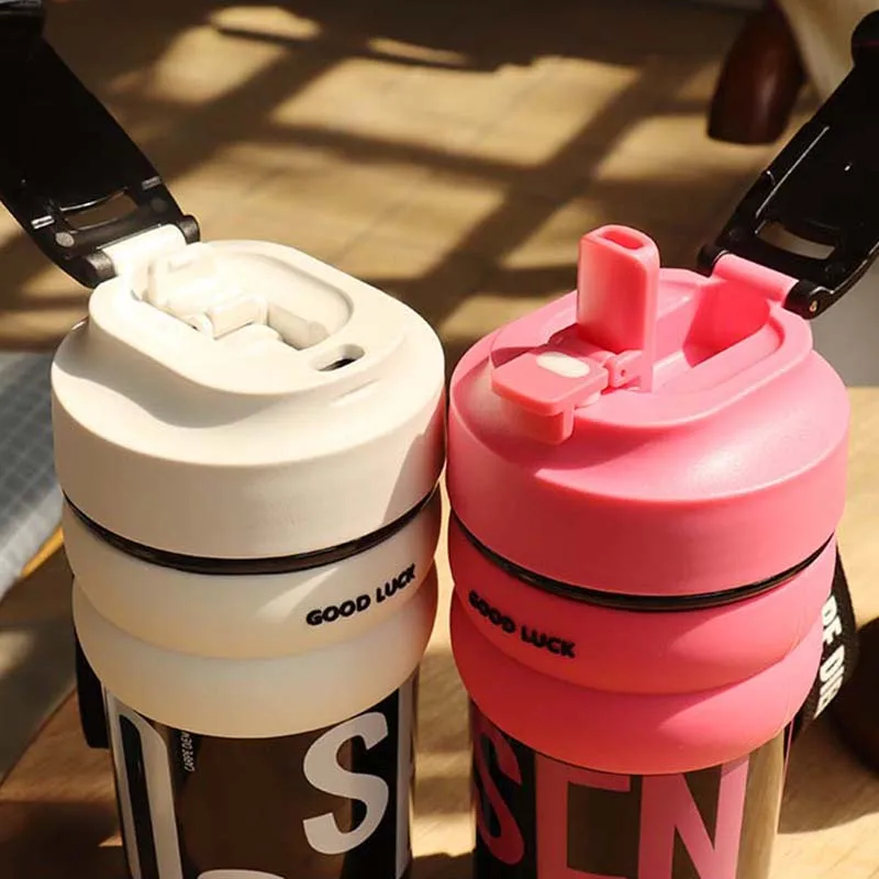 550 مللي زجاجة مياه رياضية بلاستيكية تريتان للفتيات سعة كبيرة أكواب قهوة مزدوجة للشرب محمولة للسيارة مضادة للسقوط كوب بقشة