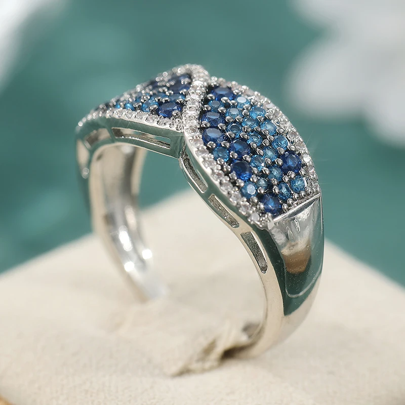Luxuriöser Eingelegter Weiß-Blauer CZ Damenring Exquisiter Silberfarbener Geometrischer Ring für Tägliches Tragen und Partys Jubiläumsgeschenk – Detail 3