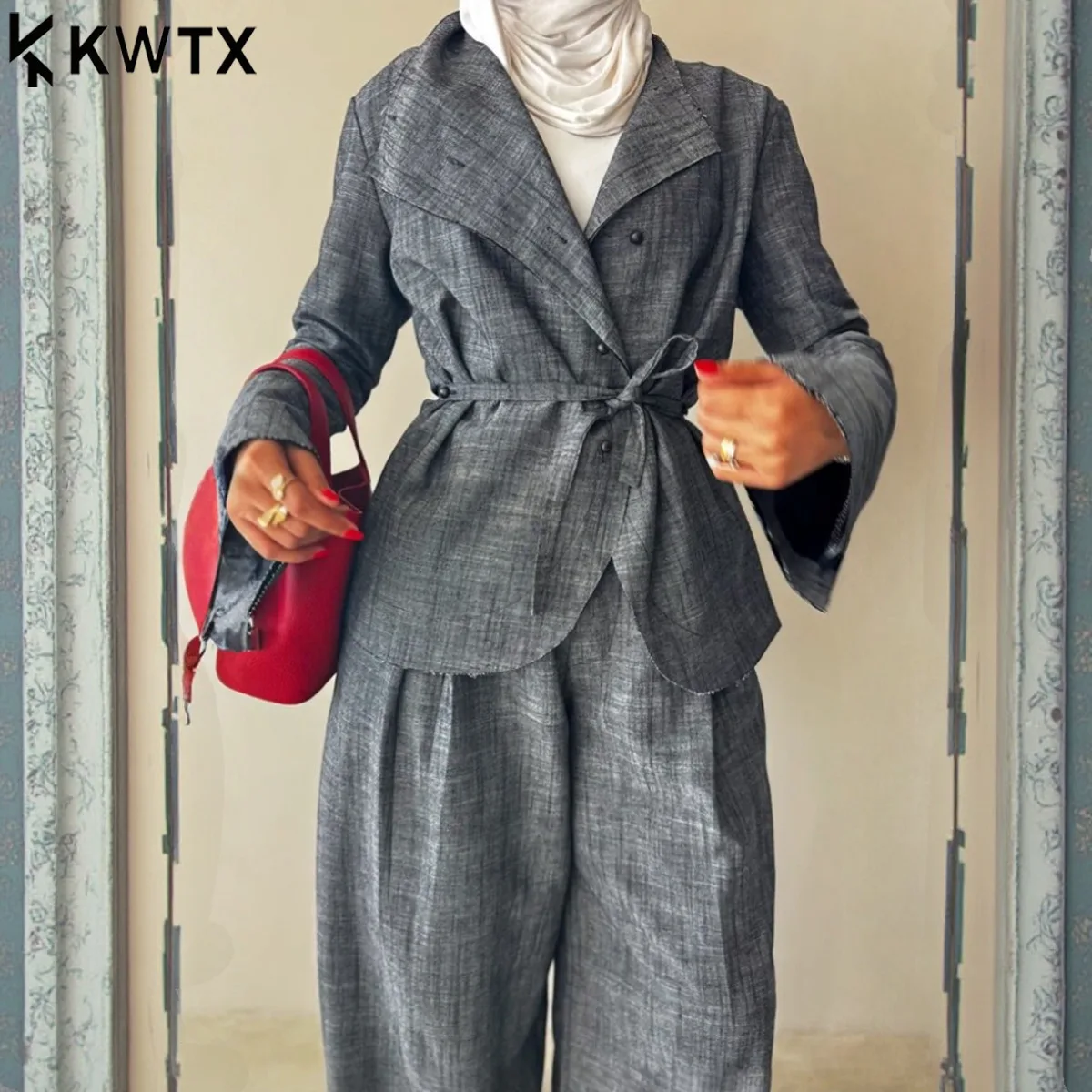 

KWTX 2025 Стиль свободного джинсового повседневного наряда с неровными узорами — универсальный и подходит для различных типов тела