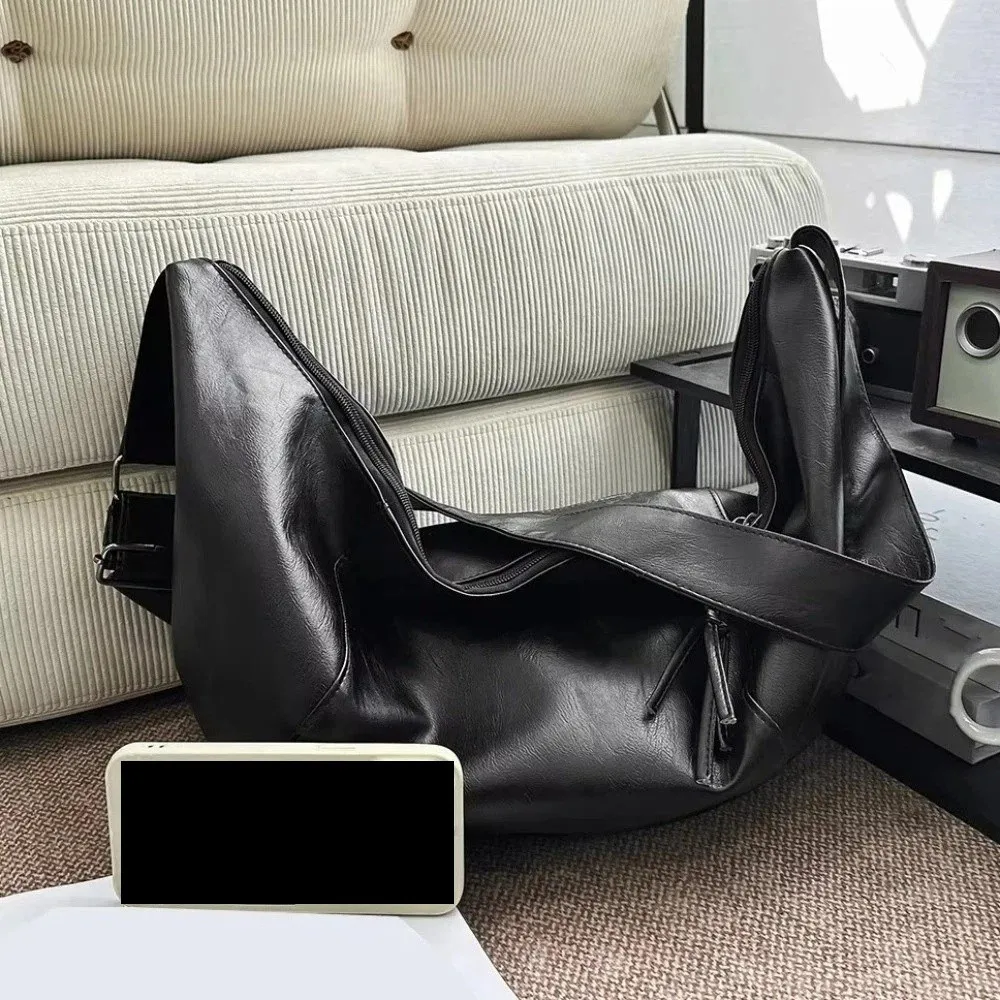 Large Capacity Japanese Style Crossbody Bag Leather Adjustable Dumpling Shaped Bag Zipper Closure Versatile Travel Shoulder Bag