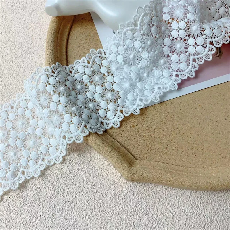 8CM di larghezza bellissimo squisito cotone bianco Hollow fiori ricamati nastro di pizzo con frange abbigliamento fai da te cucito Guipure Decor