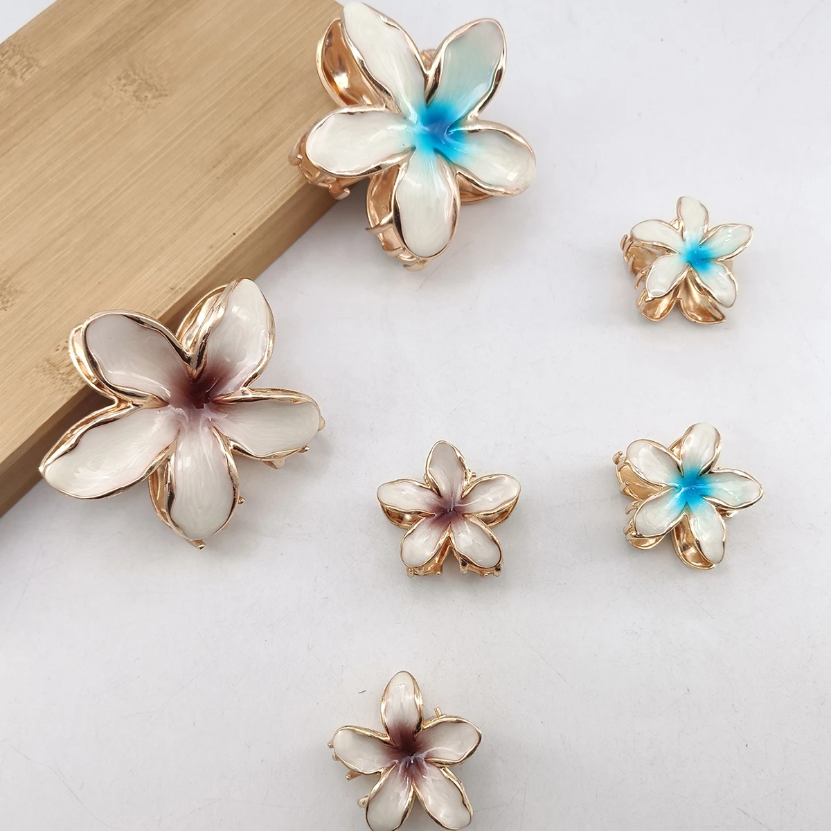 3/6 Pcs Alloy Flower Hair Claw Clips for Women Beach Holiday Hair Claw Stylish Shopping Headwear Female Hair Accessory view 4