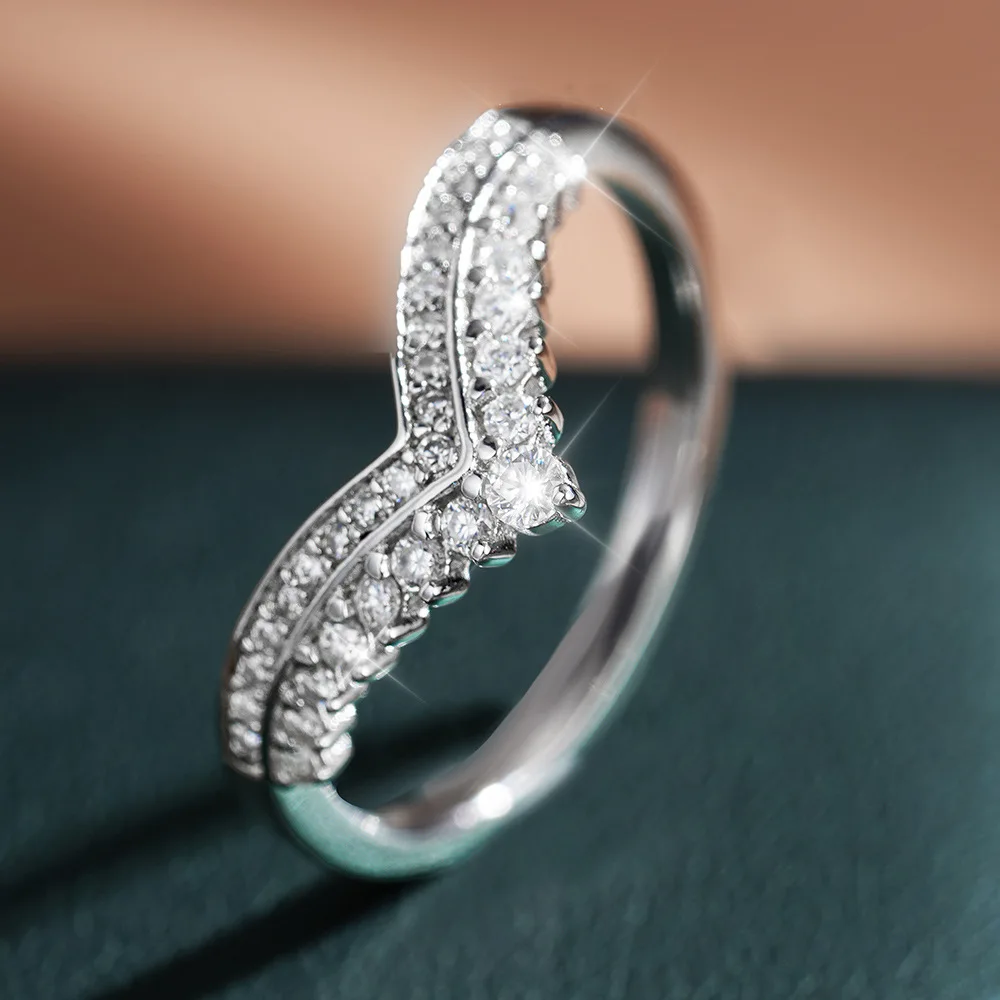 V-Shape Full Moissanite Rings for Women S925 Silver 18K White Gold Plated Hiphop Party Crown Wedding Band Jewelry Certificate