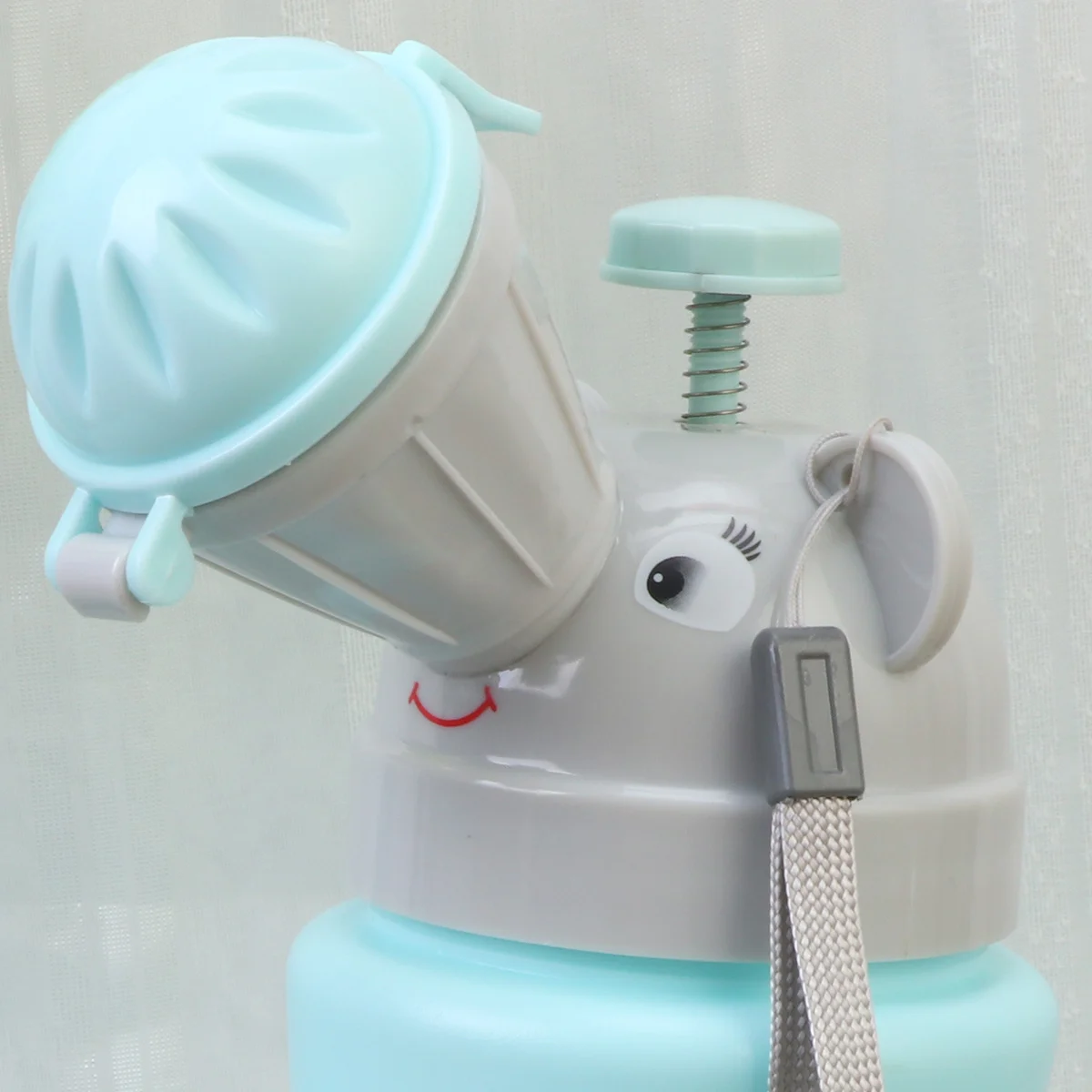 

1Pcs Emergency Urinal Portable Car Toilet for Kids Small Size Lightweight No Spill Secure Cartoon Shape for Travel