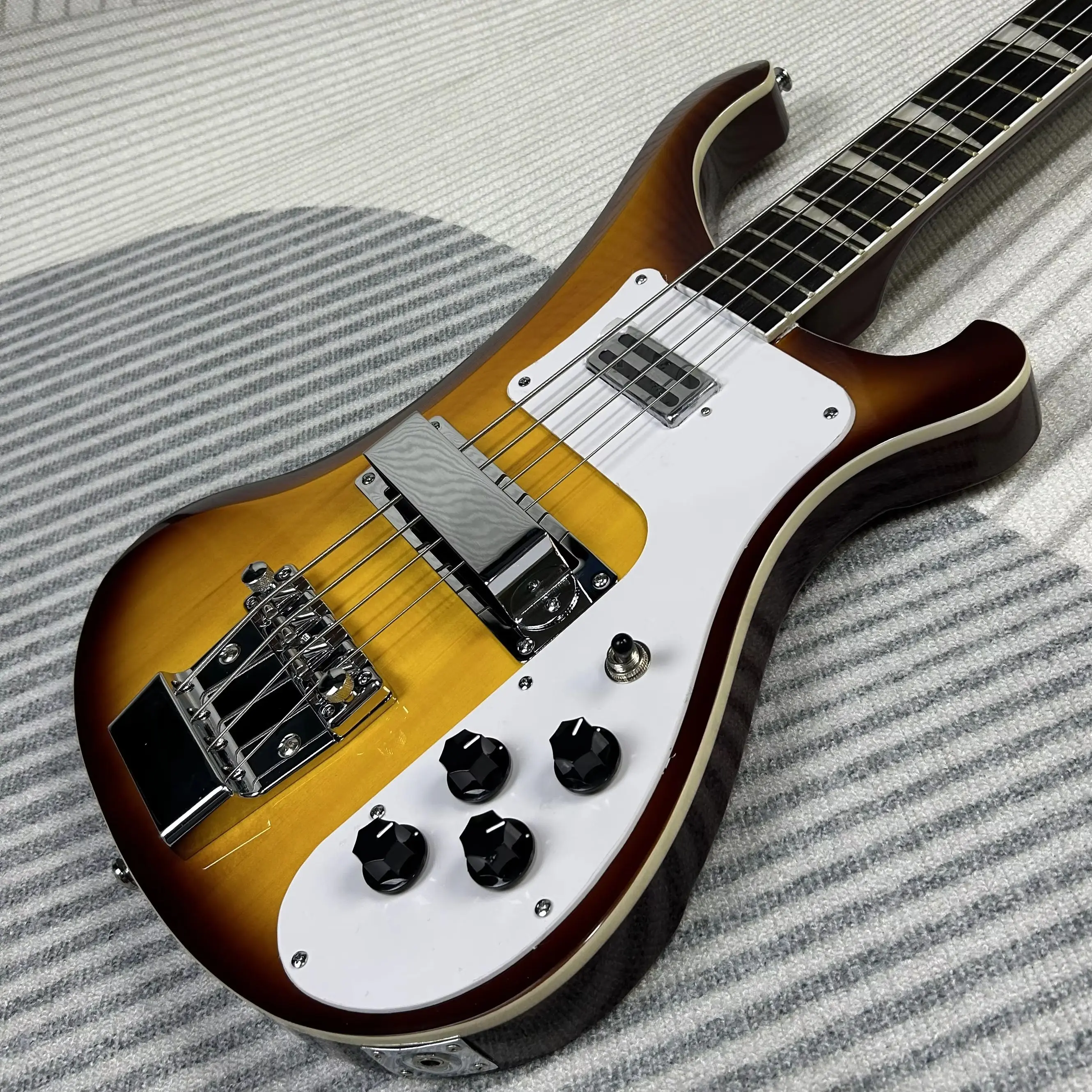 

Hot Sale Bass Guitars 4003 Version Rickenback 844 mm Scale Length Vintage Sunburst Color