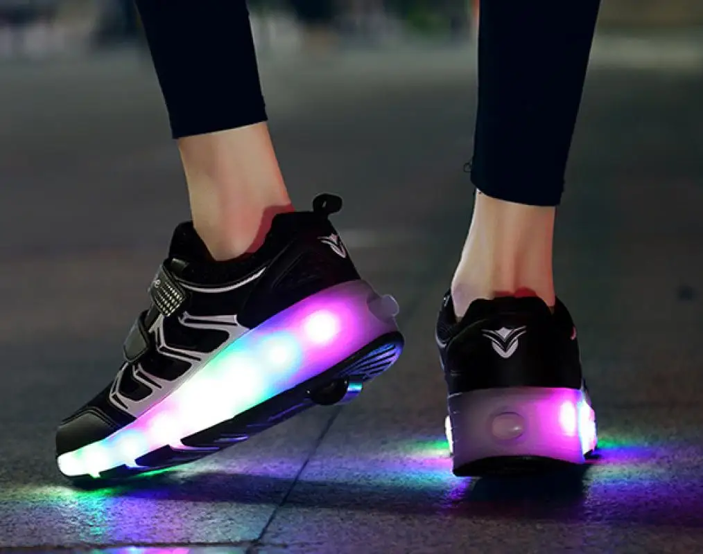 Buty rolki światło LED Blink deformuje deformację Parkour uciekające trampki dla dorosłych dzieci dzieci przesuwane sportowe buty na 2 koła