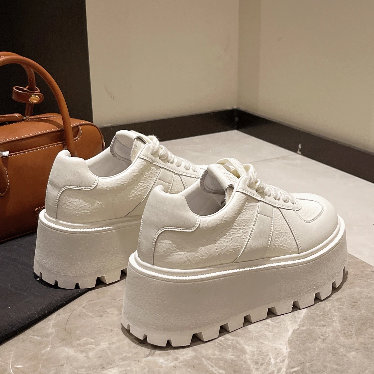 Women 6CM High Platform Sneakers Casual Outdoor Skateboard Shoes Comfortable Lace Up Chunky Sneakers Running Sports Shoes Female