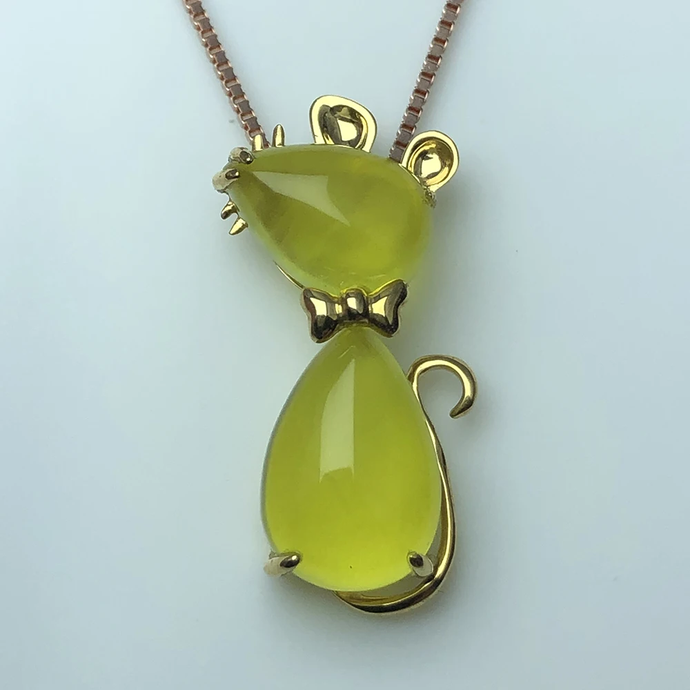 

18k Gold Little Mouse Grape Stone Pendant Boutique Grape Stone Dress Perfect Match for Banquet Clothes Matching, Perfect Gift