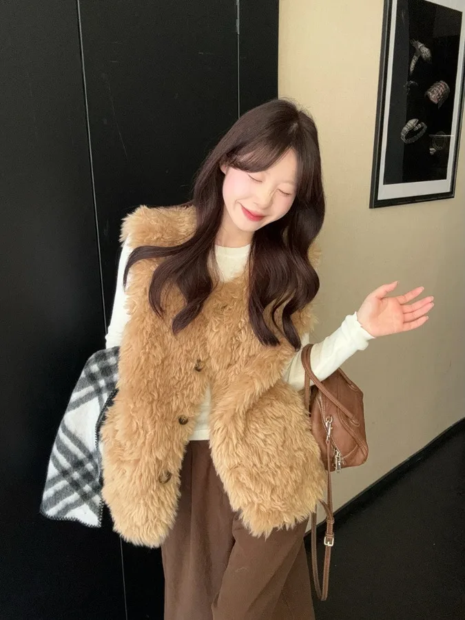 

plus Size Fashionable Leather And Fur Jacket Women's Autumn Winter New Style Slimming Versatile Design Shoulder Pad Vest Top