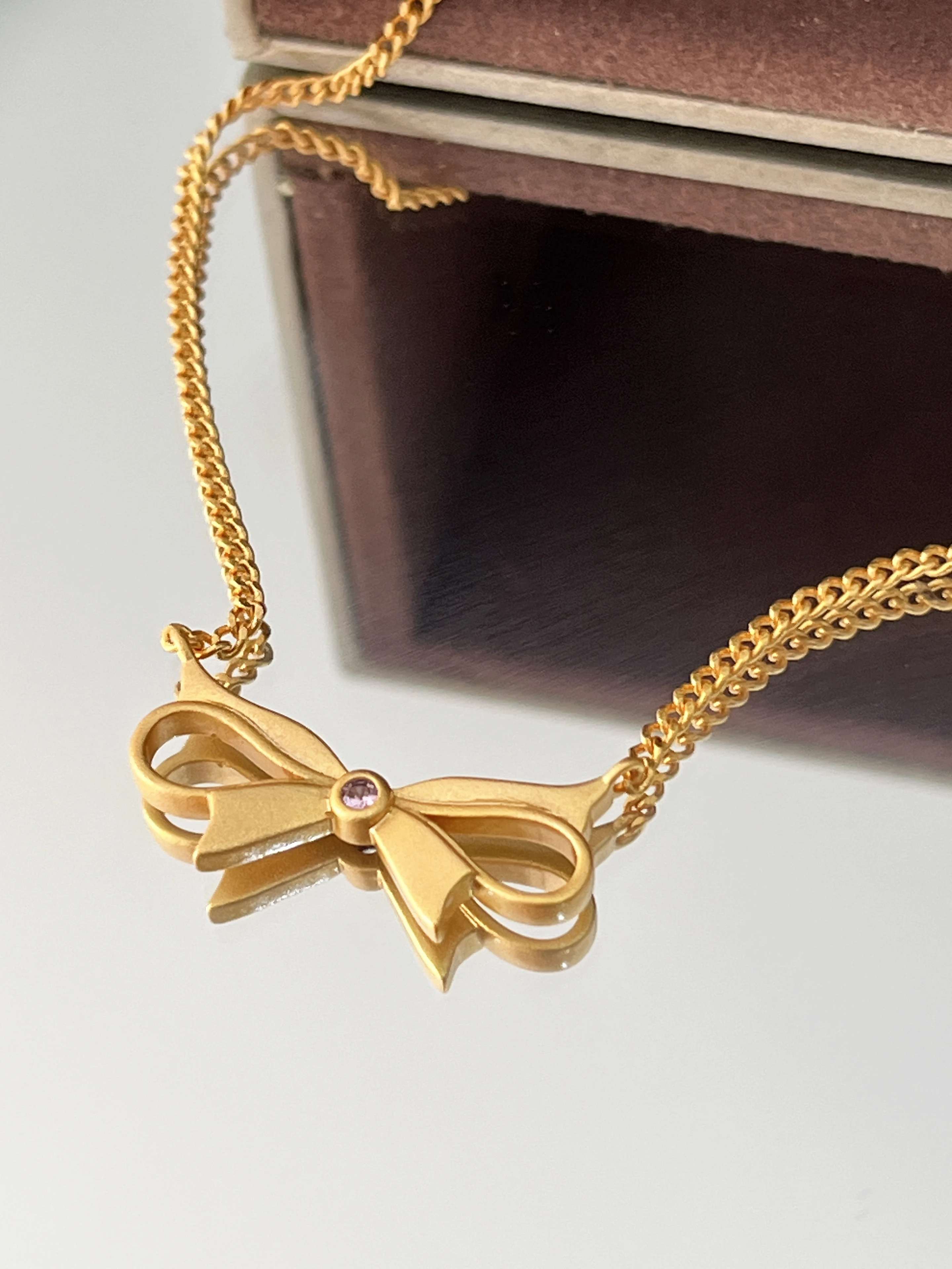 عبر الحدود الأزياء الأوروبية والأمريكية الحد الأدنى القوس قلادة المتخصصة تصميم مجوهرات متعددة الاستخدامات المبيعات المباشرة والجملة