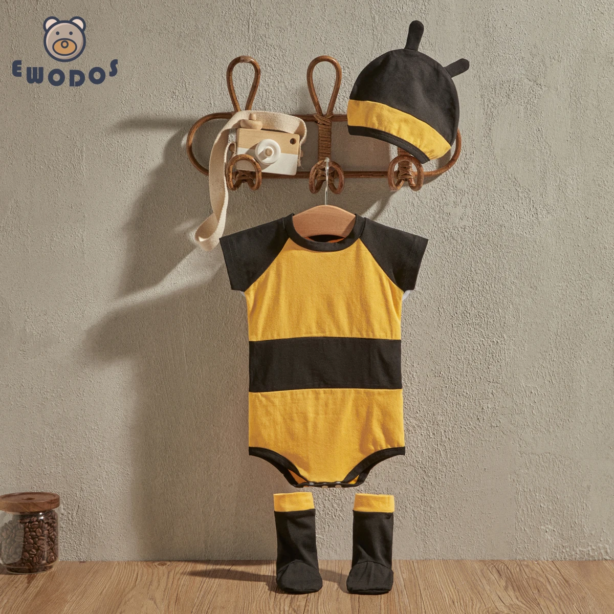 EWODOS 0-12M Newborn Baby Kids Boys Girls Halloween Bee Costume Short Sleeve Honeybee Bodysuit + Hat + Wings + Socks Set