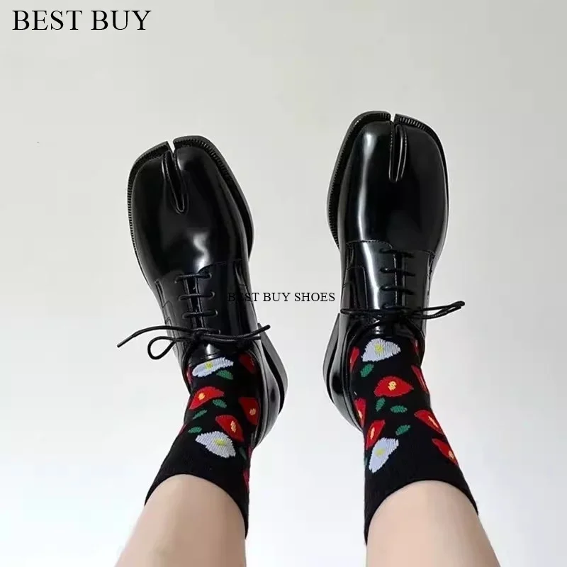 Split toe horse shoe for men's thick sole Loafers shoes Tabi shoes patent leather Korean version trend casual leather shoes