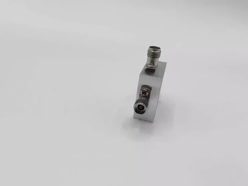 Ultra-Wideband Passive Mixer Frequency Mixer r f Mixer (r f/LO 10G-40G and if DC-15G NF=12dB 15dBm)