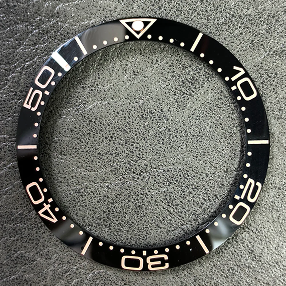 سلسلة ساعات الغوص 38 ملم إطار سيكو المعدل NH35 مرصع باللون الأخضر المضيء 38 ملم مع إطار سيراميك