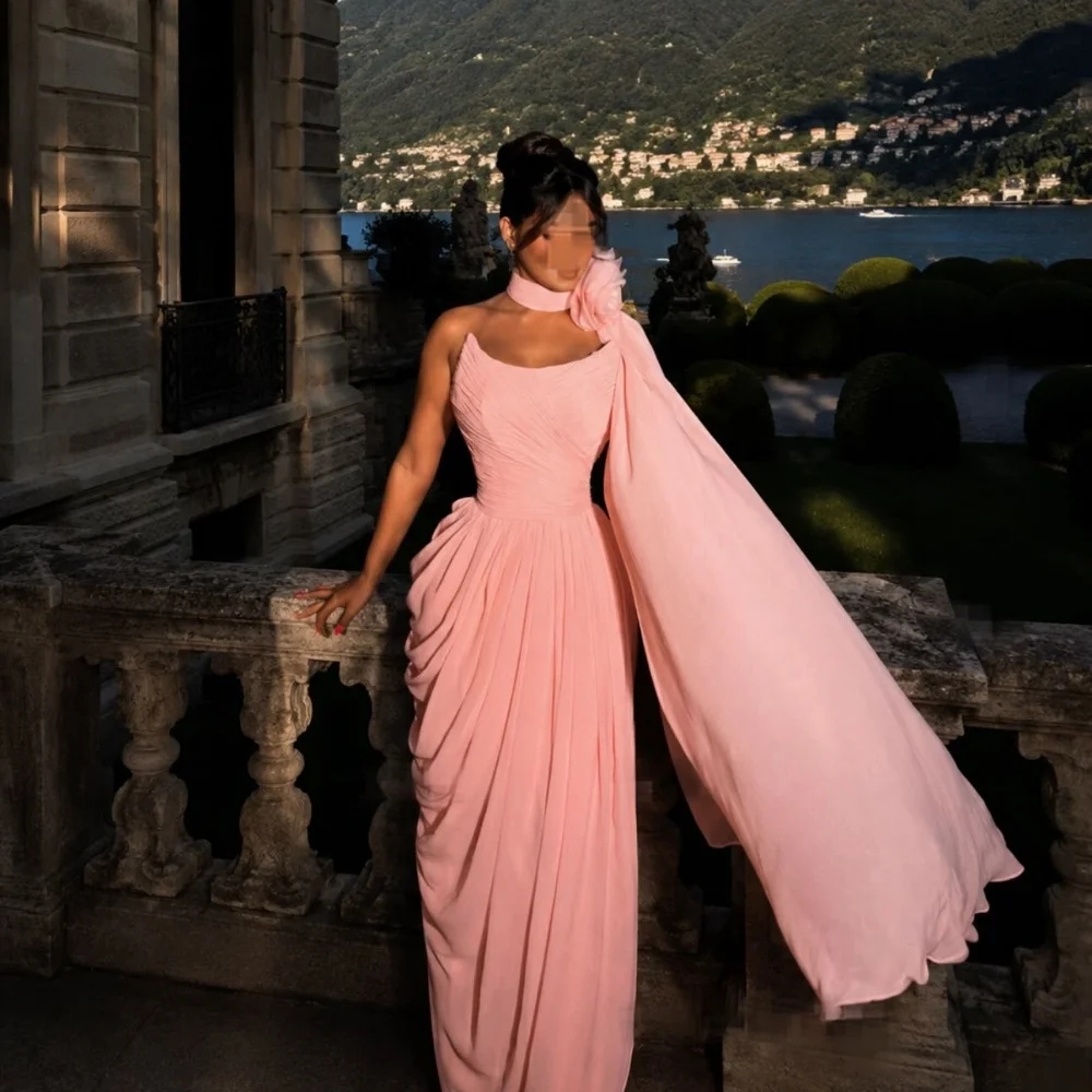 Maßgeschneiderte rosa, aufwendig verzierte, sexy, plissierte, handgefertigte Blumen-Schultertücher, gerade geschnittene, trägerlose, knöchellange Abendkleider von hoher Qualität