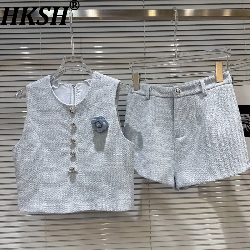 

HKSH Summer New Women Trendy High Street Elegant Fashion Buttoned Camellia Brooch Vest Tweed Shorts Stylish Two-piece Set HK7630