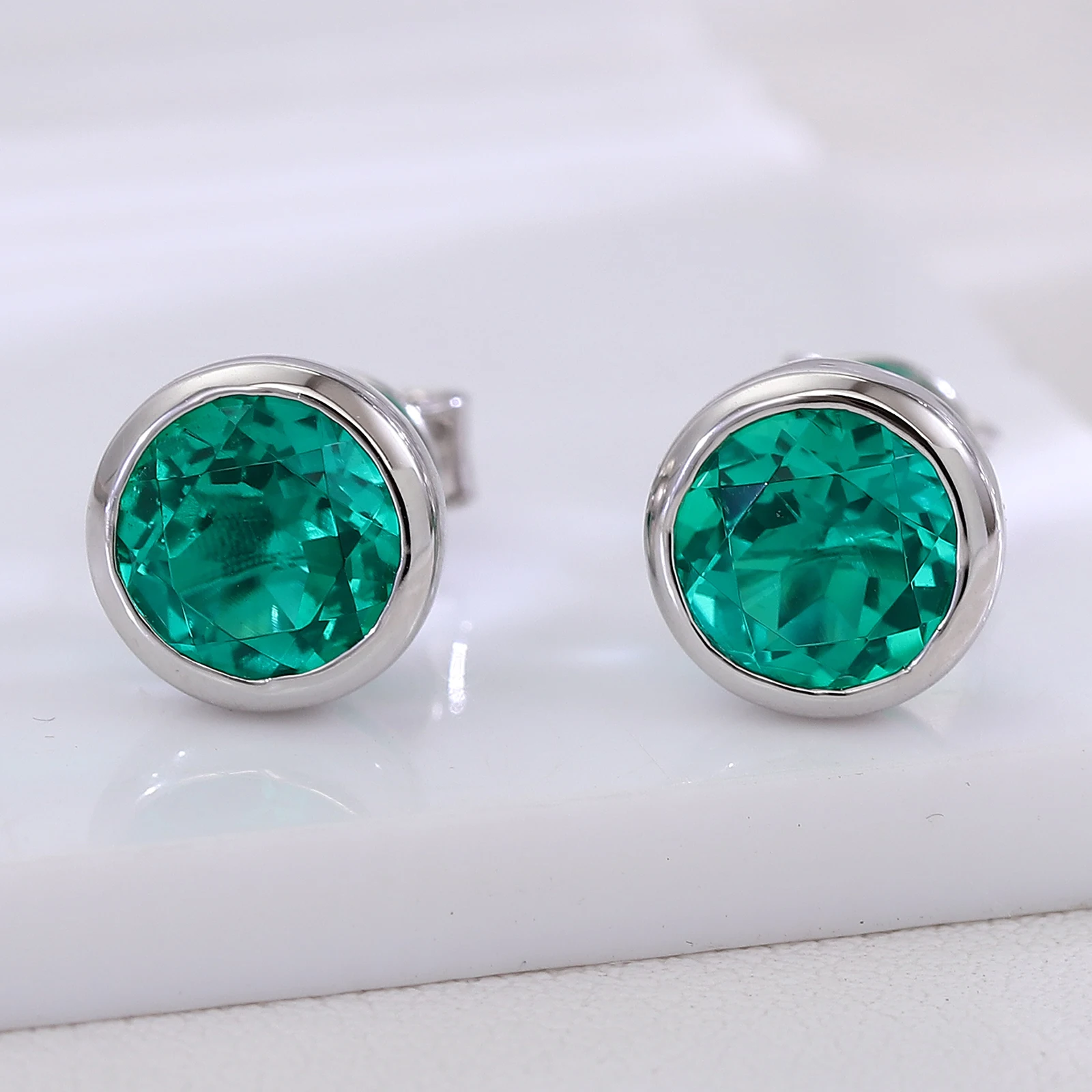 

Provence 7mm Cushion Lab-Grown Emerald Stud Earrings Minimalist Style 925 Silver Bezel Setting Customizable Gemstone Jewelry