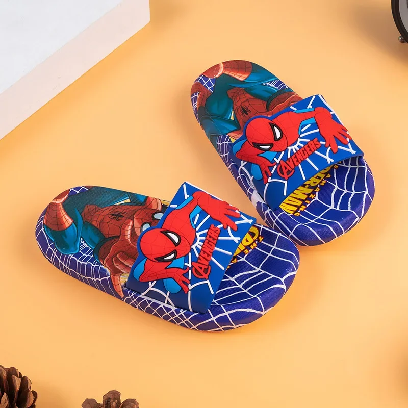 Disney nowe letnie kapcie dziecięce Cartoon Spider-Man chłopięce sandały antypoślizgowe dziecięce maluch kryty domowe buty z miękką podeszwą