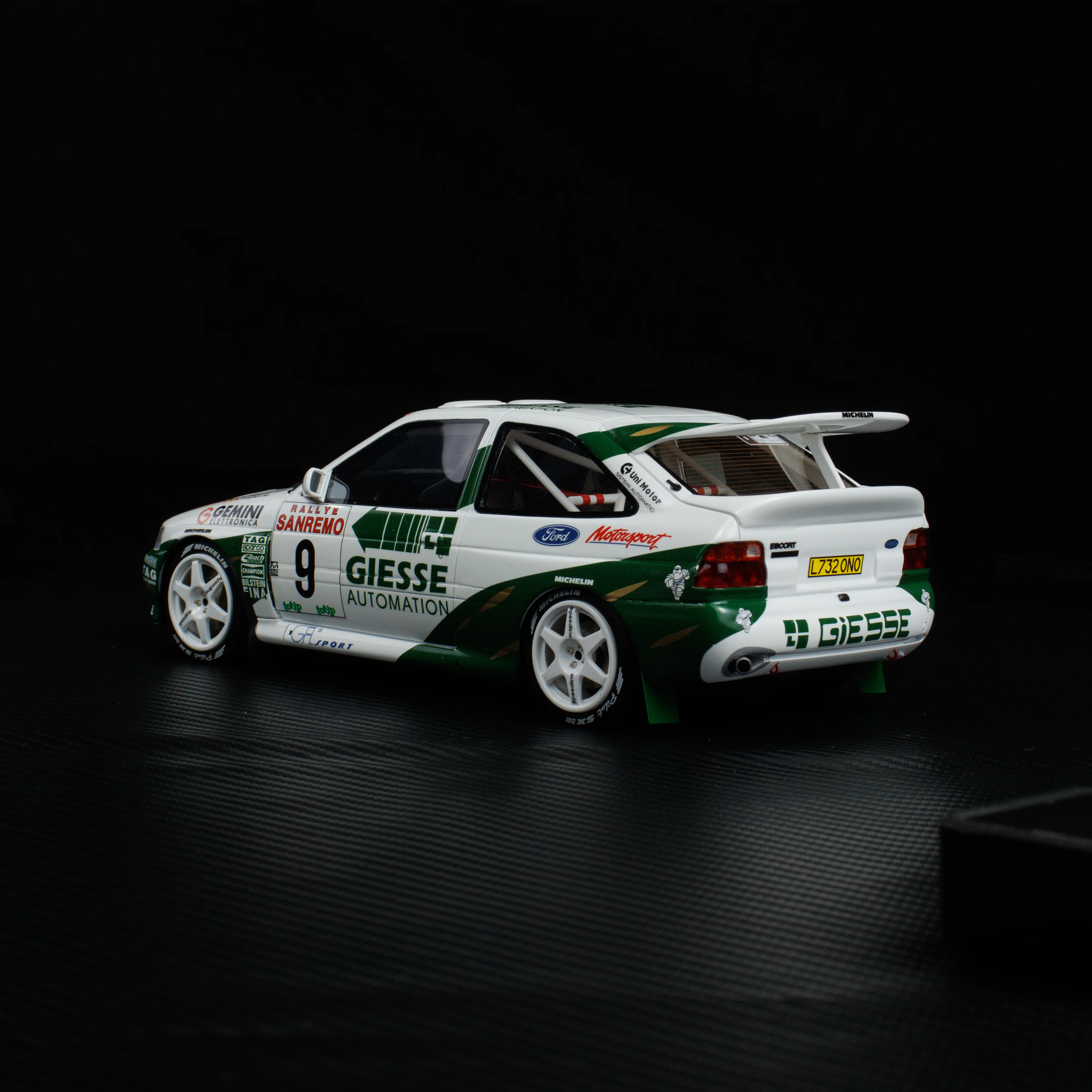 OTTO 1:18 FORD ESCORT RS  WHITE B. THIRY SAN REMO 1994 OT1038 Resin Car Model Gift Collection