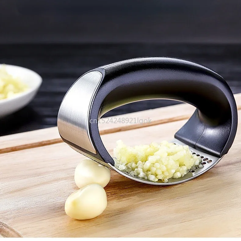 Stainless Steel Manual Circular Ga rlic Press Masher Garlic G arlic Press Artifact Pounding Garlic Household Garlic Tool