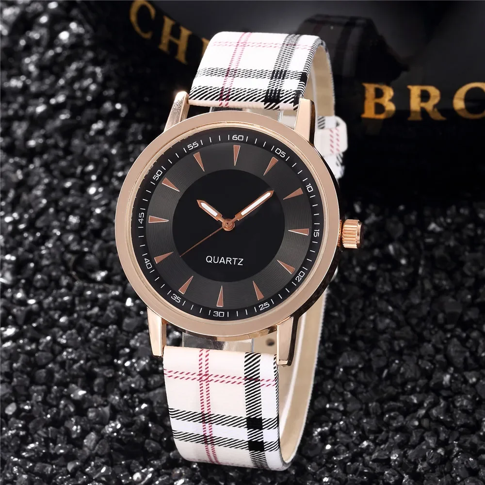 Mode frauen Quarz Uhren Schwarz Weiß Zifferblatt Analog Damen Armbanduhr Lederband Casual Einfache Weibliche Uhr montre femme