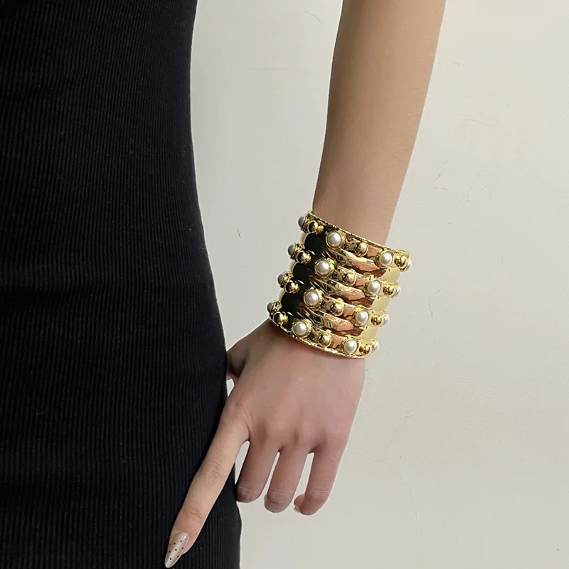 

French Retro Exaggerated Metal Stripe Wide Pearl Bracelet for Women Luxury Exquisite Open Bangles