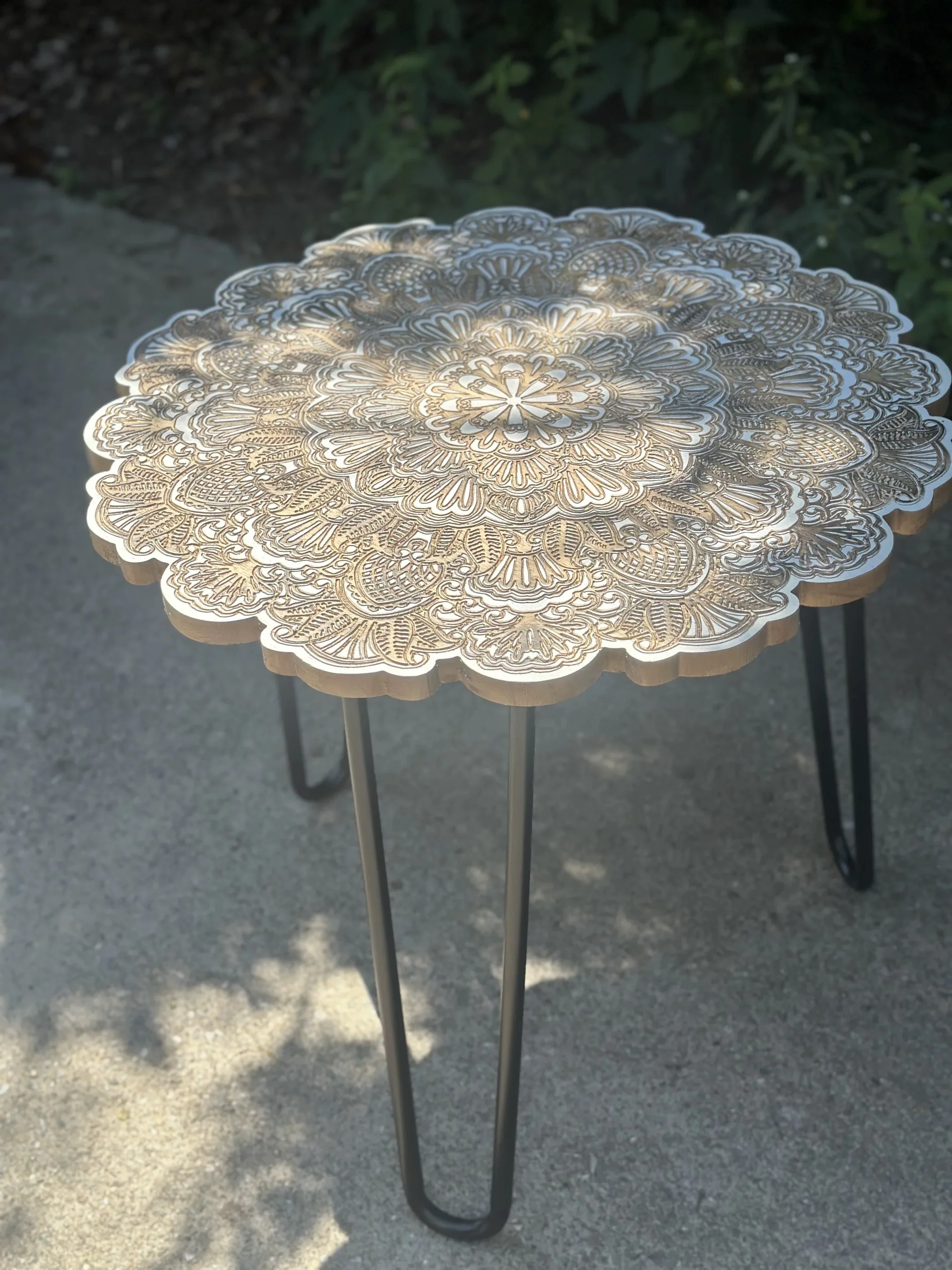

Carved Wood Coffee Table, Vintage Floral Design with Scalloped Edge, Natural Wood with Metal Hairpin Legs, 23.6 x 23.6 x 22 Inch