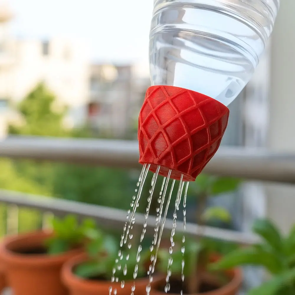 

2pcs Practical Red Bottle Cap Sprinkler Threaded Portable Water Bottle Cap Plastic Watering Sprinkler Nozzle Balcony Plants