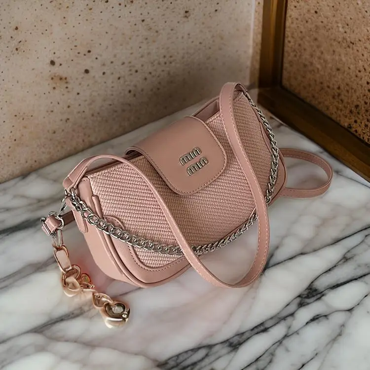 

High-End Retro Messenger Bag - Unique Leather Crossbody For Women, Textured Minimalist Party-Ready Design