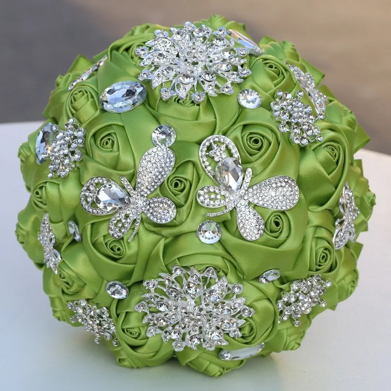 

Свадебный букет Mori Bride из травянисто-зеленых роз с лентами и стразами W319