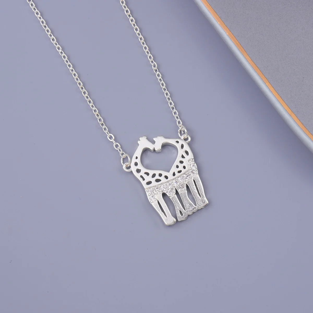 Neue süße Tier Modeschmuck 925 Sterling Silber Persönlichkeit Doppel Kuss Giraffe Kristall Frauen Geschenk Anhänger Halsketten XL111