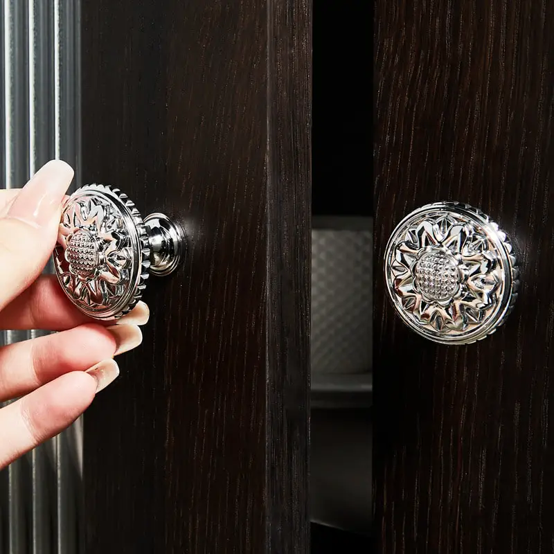 Antique Brass brushed Drawer Knobs Luxury Dresser Knobs Solid Round Handle chrysanthemum Design kitchen Cabinet Pull