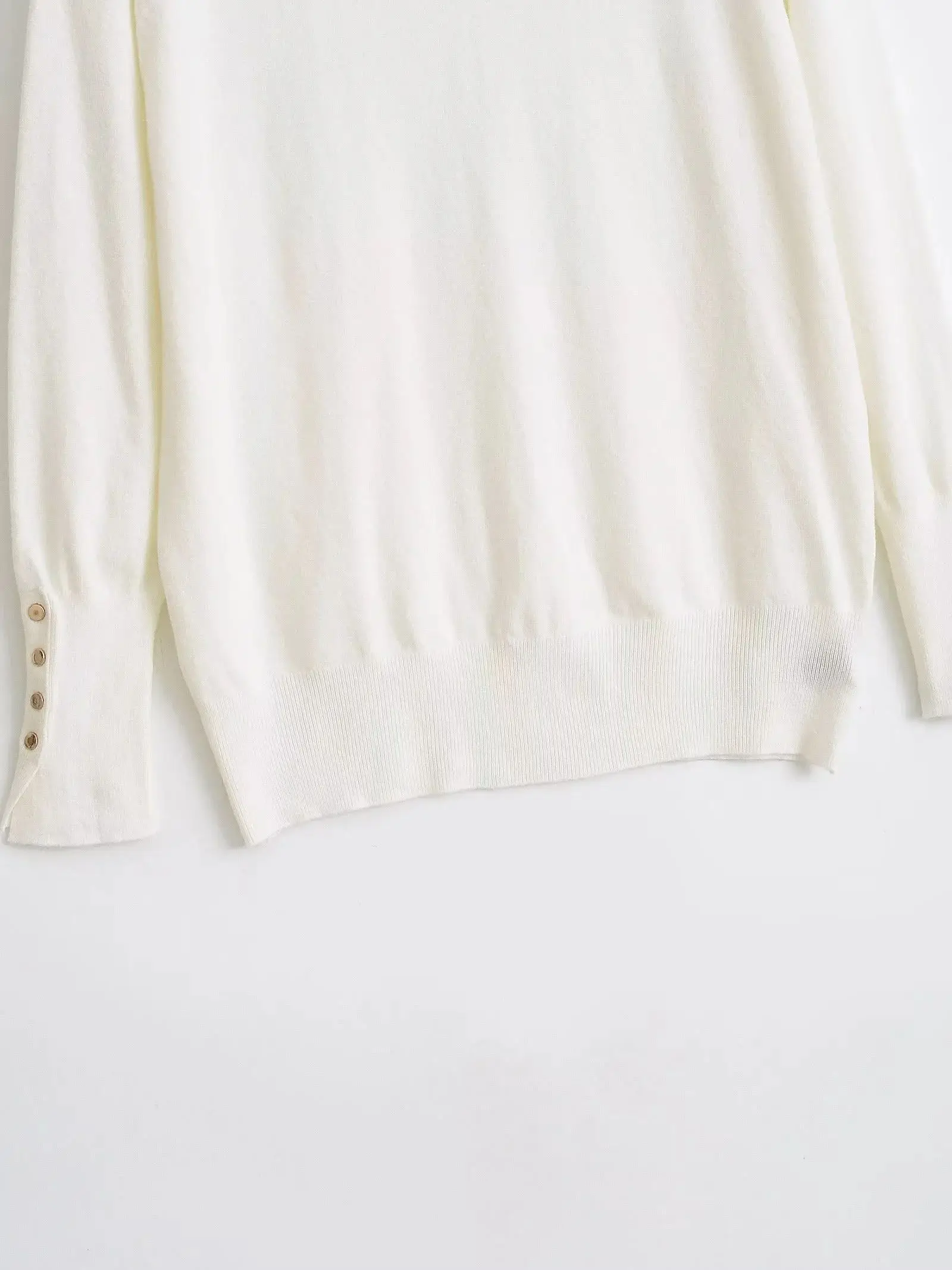 XNWMNZ 2024 Moda damska Jesień/Zima Podstawowy sweter z dzianiny Retro Okrągły dekolt Długi rękaw Guzik Prążkowane wykończenia Damski sweter