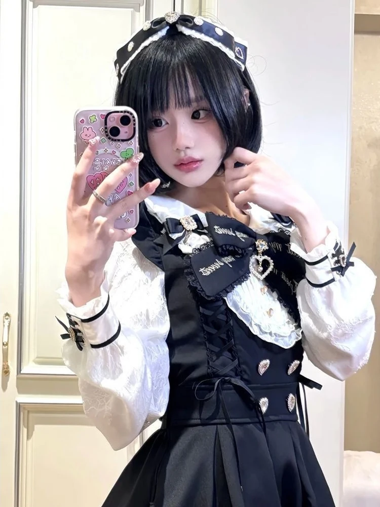 

Ретро-костюм в студенческом стиле: платье с кружевными вставками и узлом, расшитое, с узором под дерево, короткая юбка, комплект из двух предметов, стройнящий силуэт