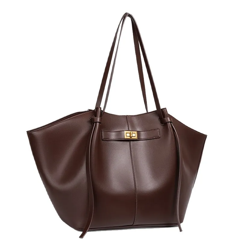 

Lightweight and large capacity bat shaped high street handbag trendy single shoulder diagonal cross bag for women