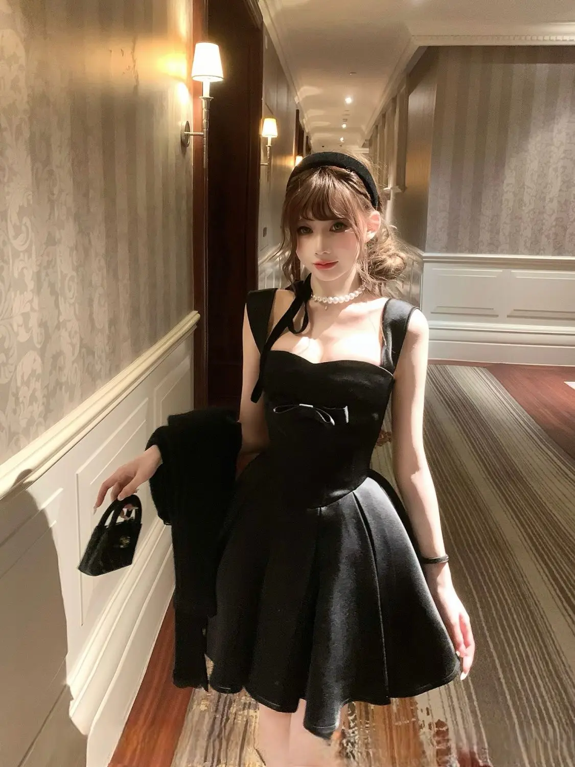 Abiti da festa di compleanno con bretelle eleganti francesi estivi Mini abito pieghettato senza maniche slim fit nero dolce a vita alta