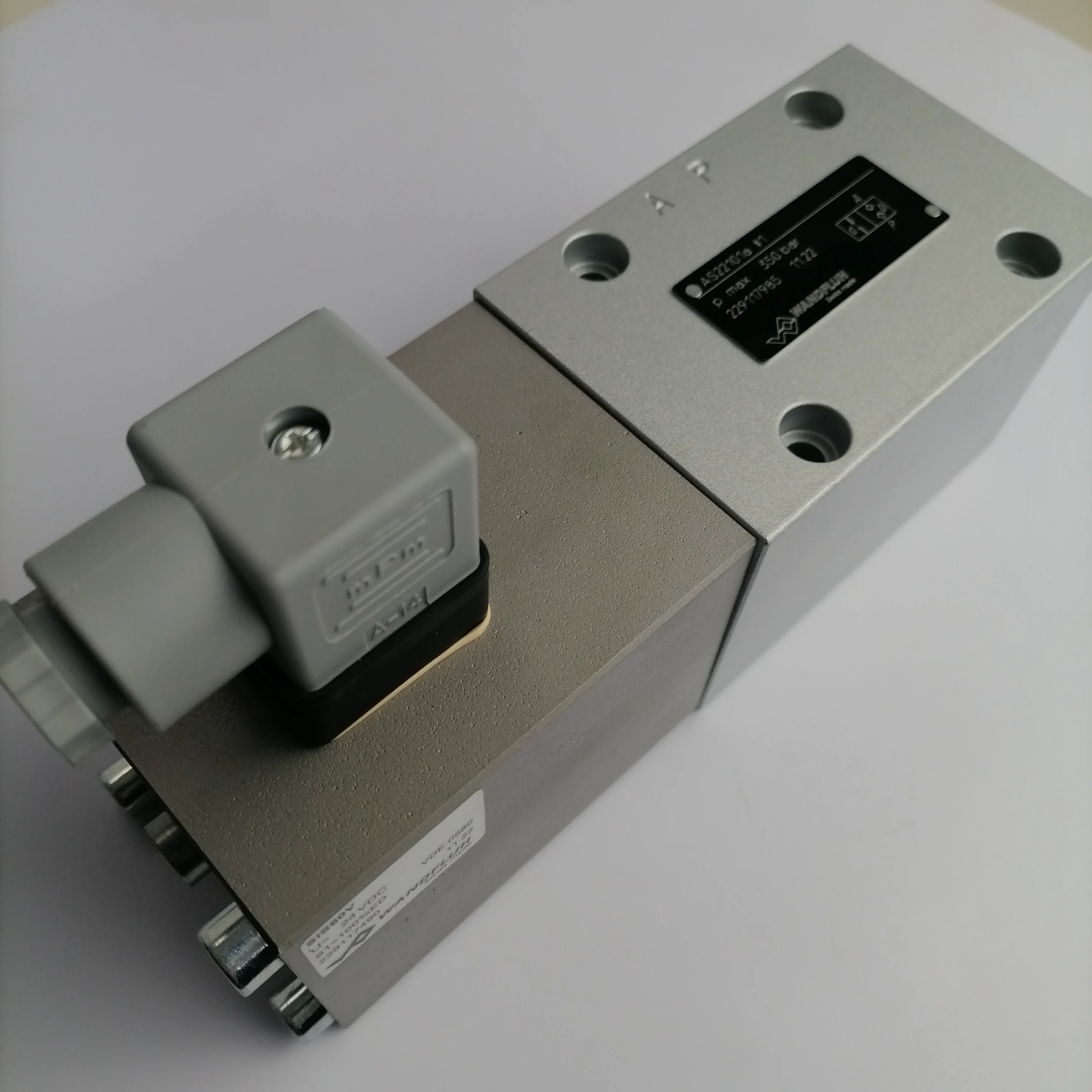 WANDFLUH Solenoid operated poppet valve AS22101a-G24