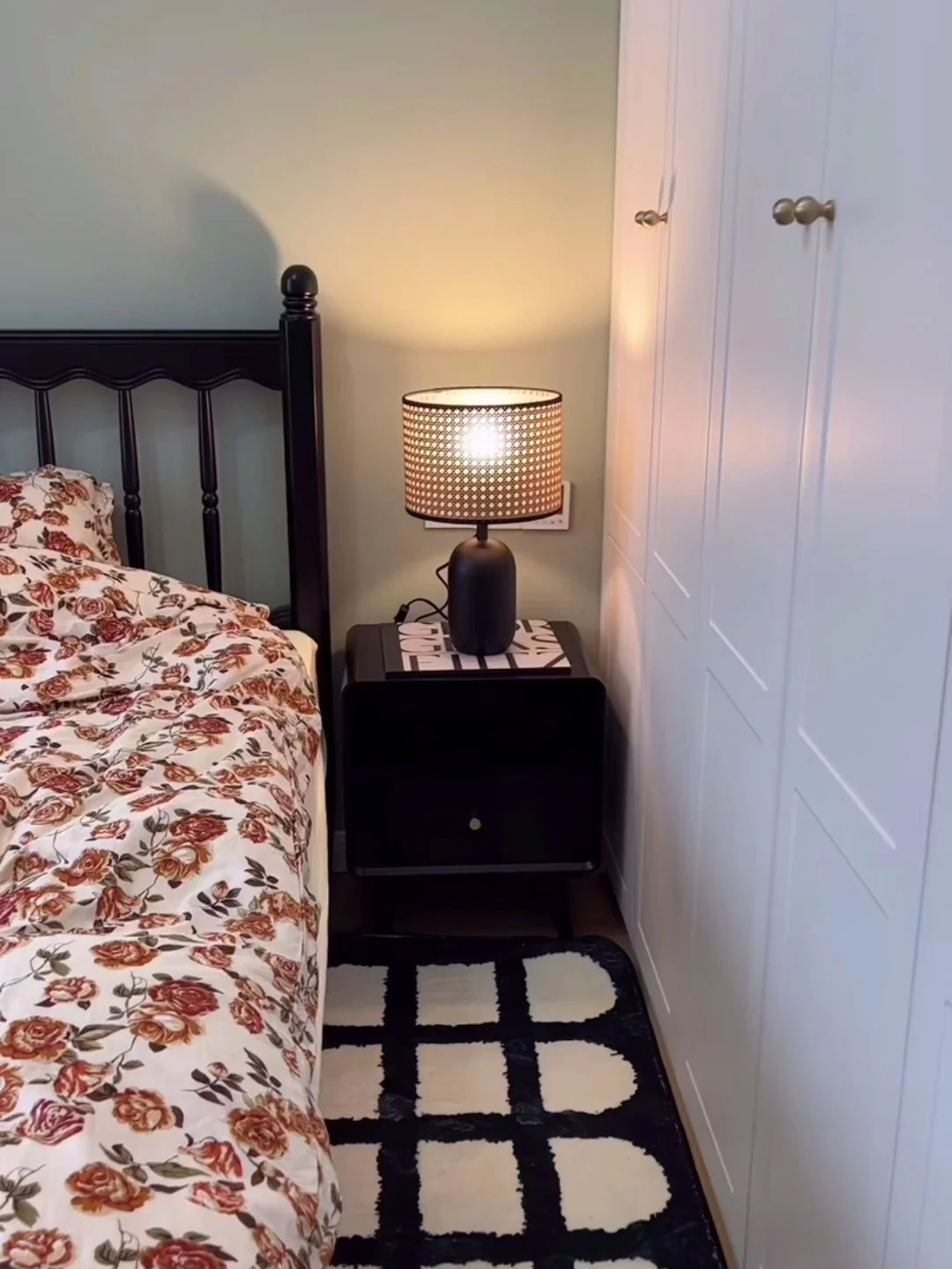 

Japanese-style rattan lamp bedroom American Chinese retro medieval luxury living room side cabinet decorative bedside lamp