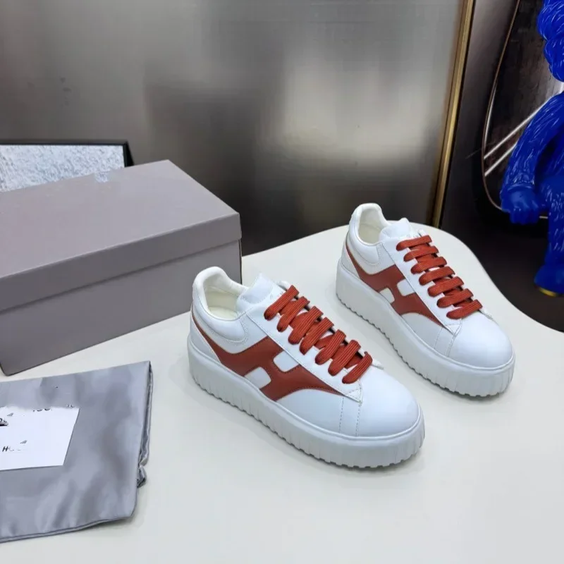 Scarpe bianche con suola spessa da donna 2025 nuove scarpe da biscotto con suola spessa in pelle scarpe sportive casual versatili scarpe da tavolo per donna