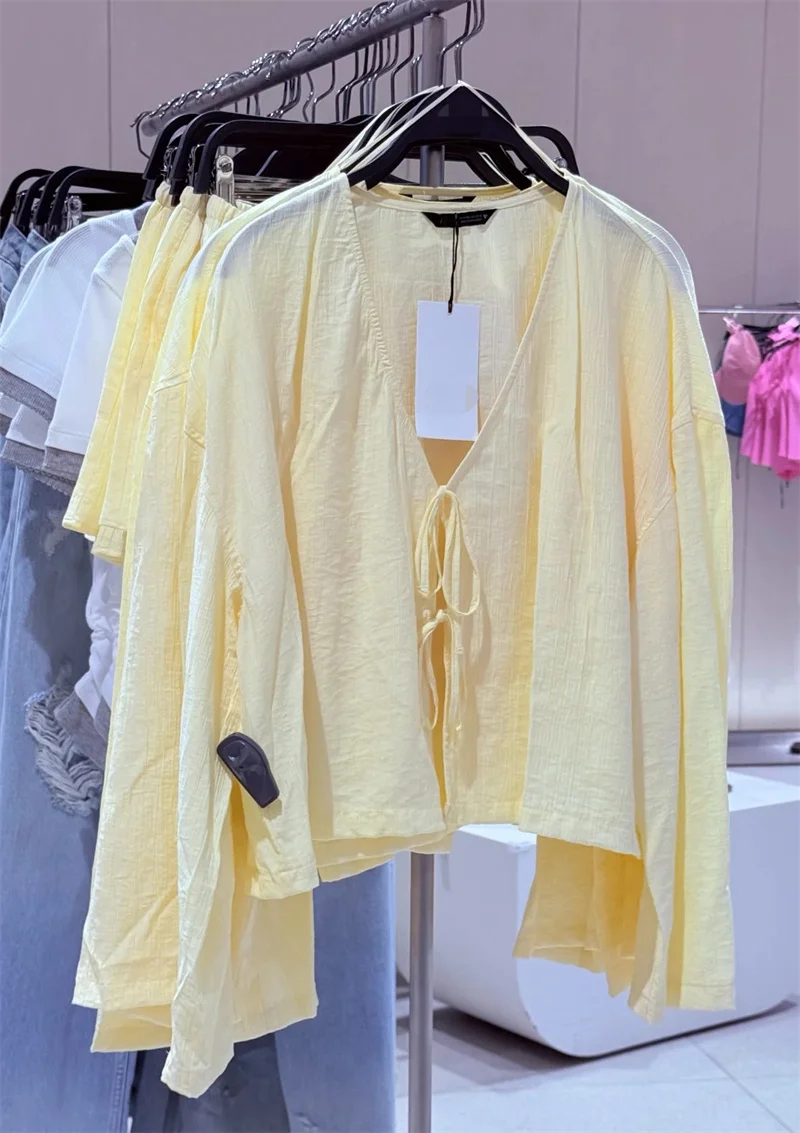 

Women's long sleeved coat versatile in early autumn with pleated effect and lace up comfortable and casual