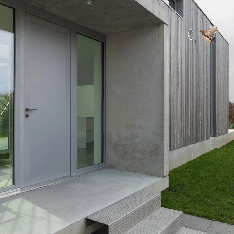 

Нержавеющий защитник отверстия в боковой стене препятствует структуре стоков мусора животных