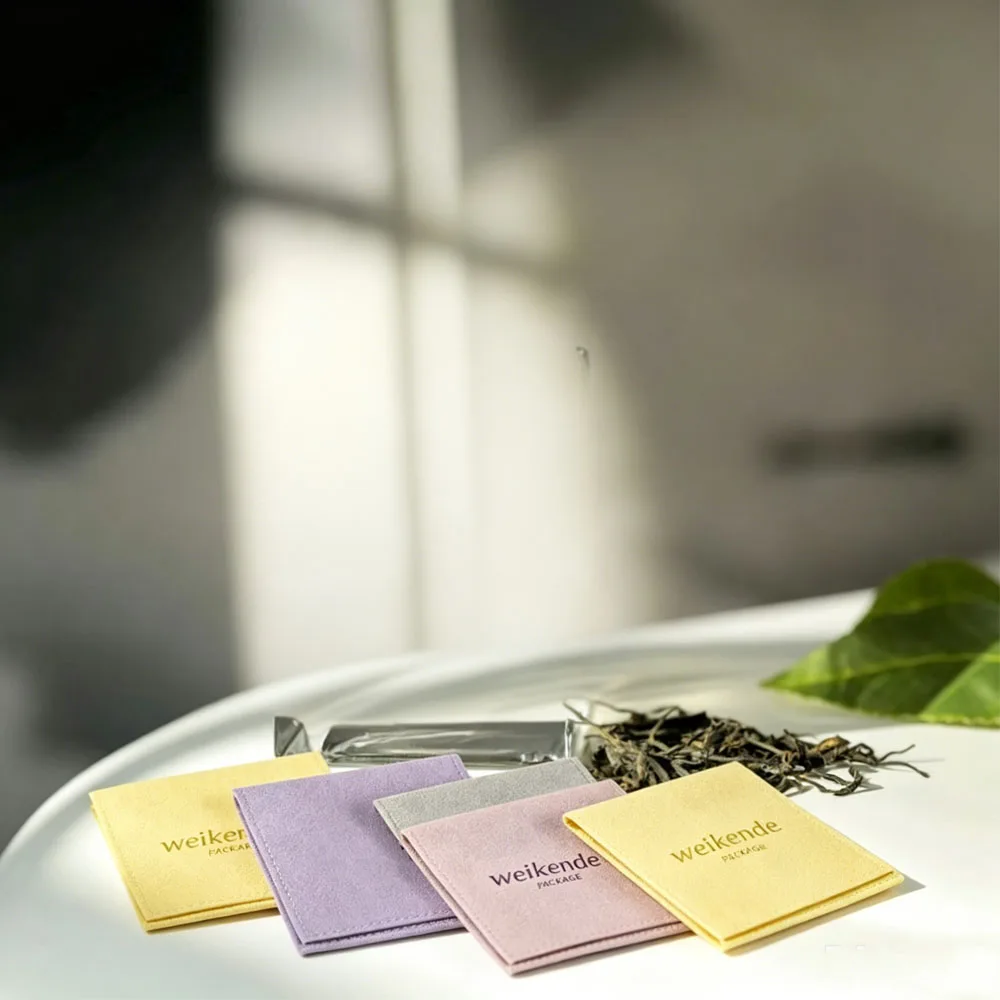 

50Pcs 8x8cm Microfiber Full Cover Cordless Bag Jewelry Velvet Packaging Wedding Gift Candy Visa Card Cosmetics Storage Container