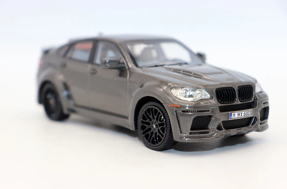 Novo BaoMa X6 SUV Escala 1:43 Modelo Diecast Carros de Brinquedo para Coleção gfit