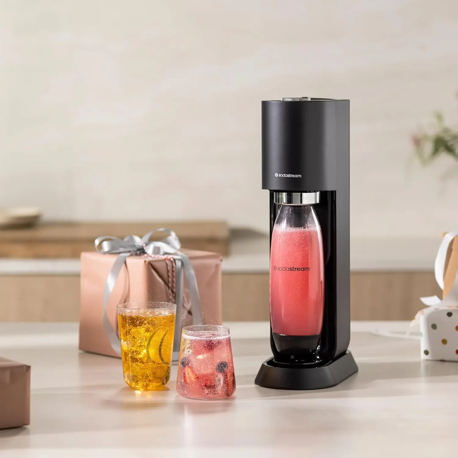 MIX™, Sparkling Drink maker & Soda Maker Kit, Carbonates Any Drink, With Dishwasher Safe Carbonating Bottles and 1 CO2