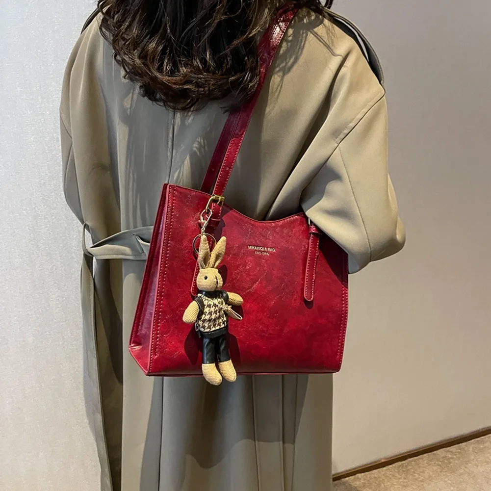 

Women Vintage Shoulder Bag with Pendant Retro Tote Handbag Large Capacity Fashion Shoulder Bag Ladies Travel Handbag