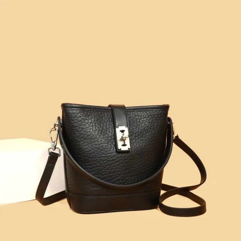 

Elegant Ladies Messenger Bag, High-Quality Leather Shoulder Bag For Women With Famous Designer Practical Style