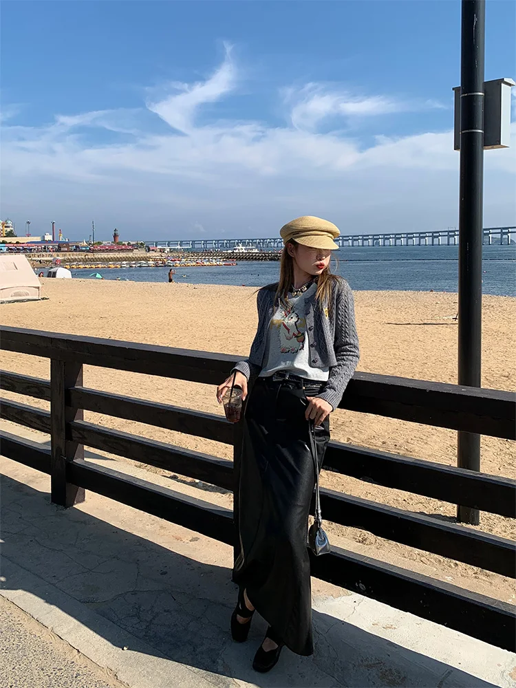 تي شيرت رمادي بأكمام طويلة للنساء بتصميم قصير وتصميم عصري للخريف وطباعة أولية ونمط مناسب للتنقل وفضفاض من القطن برقبة دائرية