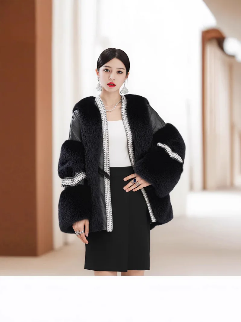 Il nuovo cappotto invernale da donna in pelliccia simile a volpe Haining del 2025, un top in pelliccia monopezzo con un look giovane in stile chanel