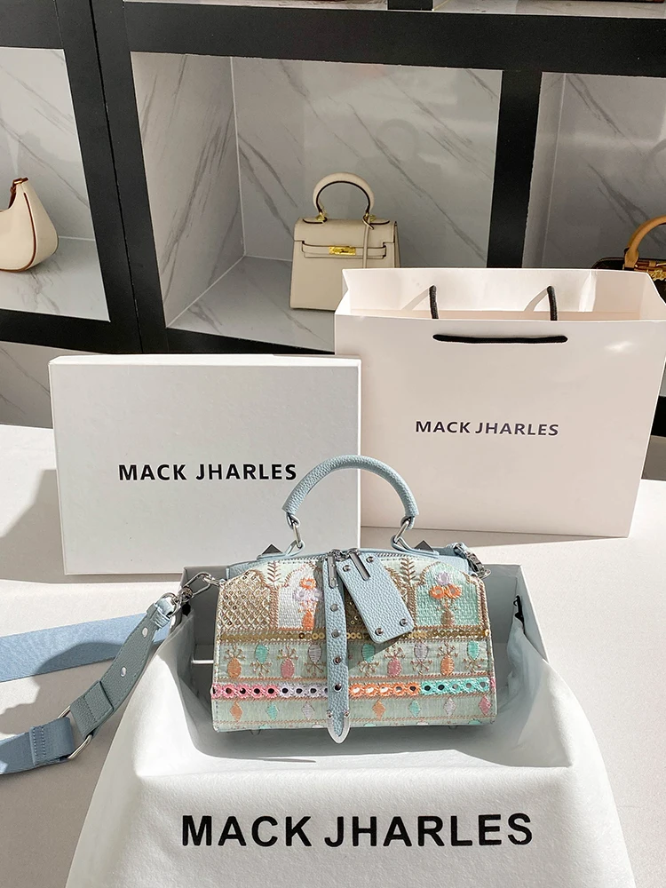 

Cute and Luxury Pillow Bag with Charming Embroidery Printing and Pendant Women's Popular and Versatile Boston Bag for Dating